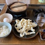 さとり - 「牛カルビ（辛口）煮込みうどん」950円（税別）1,026円（税込）「かえ玉」200円（税別）216円（税込）