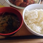 マ・メゾン - ワカメ味噌汁&硬めのご飯