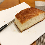 Restaurant Cinq - コースにつくフォカッチャ(2018.12月終盤)