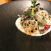 Restaurant Cinq - 2.五島列島の本鮪 タルタルソース 百合根ピューレ 蓮根 芽葱 インゲン
