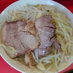 ラーメン二郎 - ブタを取り出してカシャ！