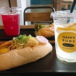 HAPPY BUNS - ラーメンコッペパン（380円）、レモンスカッシュ（550円）
