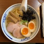貪瞋癡 - 盛りつけ後 氷見産煮干しラーメン