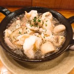 4ヴァンテオ - ★小エビとマッシュルームのアヒージョ 540円 ボリューム少なく高過ぎ