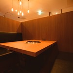 焼肉 水谷 - 店内はテーブル席やソファー席など様々なシーンに対応しております。