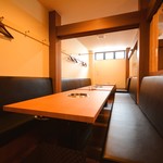 焼肉 水谷 - 店内はテーブル席やソファー席など様々なシーンに対応しております。