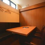 焼肉 水谷 - 店内はテーブル席やソファー席など様々なシーンに対応しております。