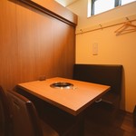 焼肉 水谷 - 店内はテーブル席やソファー席など様々なシーンに対応しております。