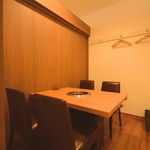 焼肉 水谷 - 店内はテーブル席やソファー席など様々なシーンに対応しております。