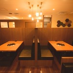 焼肉 水谷 - 店内はテーブル席やソファー席など様々なシーンに対応しております。
