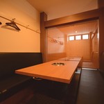 焼肉 水谷 - 店内はテーブル席やソファー席など様々なシーンに対応しております。