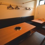 焼肉 水谷 - 店内はテーブル席やソファー席など様々なシーンに対応しております。