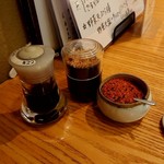 やぶ善 - 卓上調味料はこれだけ。お料理の味付けがしっかりしているので必要ありません。