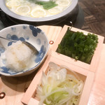 神戸牛焼肉&生タン料理 舌賛 - 薬味