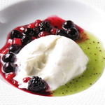 Burrata cheese with fruit sauce