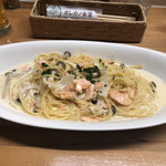 オレガノ食堂 - サーモンのクリームソーススパゲッティ