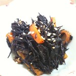 お食事の店 キッチンカロリー - サービスの小鉢「ひじき」