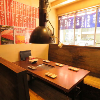 Yakiniku Marushima - 6名テーブルとなります。半個室になっていますので、接待等にご利用ください☆