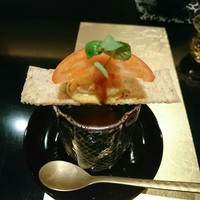 野嵯和 - 牡丹海老　黄身酢　パン　フルーツトマトのジュレ