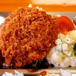 むつドライブイン - 大きな大湊海軍コロッケ。