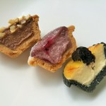 Hokkaido Baked Cheese - ザクッと香ばしいタルトにトロッと流れ出すクリームなど、BABYサイズでもこだわりの食感