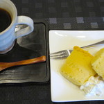 Cafe 豆うさぎ - 豆うさぎブレンドと米粉のシフォンケーキ