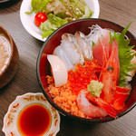 Shikikan Saitou - B 季節の鮮魚の海鮮丼ランチ 1520円