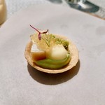 LANDHAUS BACHER - ②えんどう豆のムースとマリネされた春野菜とハーブ