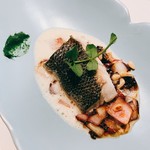 Restaurant Obauer - ⑦蒸したスズキのトレヴィサーノ・タルディーヴォとピニョーリソース