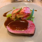 Restaurant die Forelle - ④ピンツガウ産牛の背肉、ラディッシュ、チャイブ(西洋アサツキ)のポレンタ