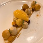 Restaurant die Forelle - ⑤シュー生地、アプリコットアイスクリーム、アーモンド