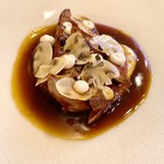 Le CieL by Toni Mörwald - ⑨ハト、マッシュルーム、タマリンドとブラックペッパーのソース、ナチュラルチーズ