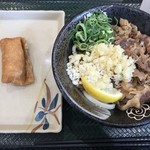 Hanamaru Udon - 牛肉おろしぶっかけ小　450円、特製いなり　100円