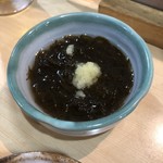 いろは寿司 - モズク酢。あと、握りやら茶碗蒸しやら食べましたが、無限に入っていたので、写真なんか撮れないっす。最高です。