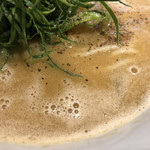 Japanese Soba Noodles 蔦 - 泡立ったスープ