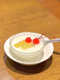 Giyuushin - 杏仁豆腐(250円)