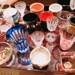 たかおか - きれいなおちょこの中から選びます