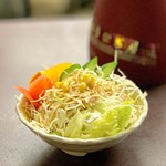 富松うなぎ屋 - 野菜サラダ(350円)