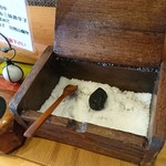 千寿 竹やぶ - テーブルに置いてあるお塩