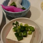 Ajihei - 定食に付いてくる漬物と豆腐！
