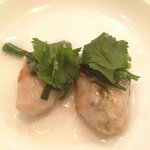 MASA’S KITCHEN - ④生牡蠣の酢漬け　パクチー乗せ
