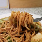 ロビン - ソースが良く絡んだ麺リフト