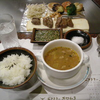 ビフテキのカワムラ 三宮本店 - スープ、ヘレステーキ、焼き野菜、ライス