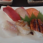 Uenoshiba Suehiro Zushi - 定食のお寿司