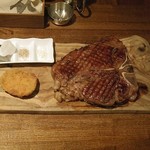 ラ プランシュ - １キロブラックアンガスTボーンステーキとイベリコ豚メンチカツ