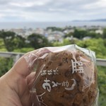 小田原駅名産店 - みそまんが寝てるのが気がつかず、携帯落ちそうだったから( ；∀；)