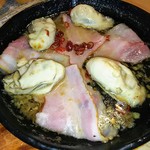 肉バル×個室 ChaCha - 牡蠣とベーコンのアヒージョ