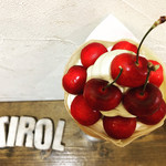 クレープリー チロル - アメリカンチェリーとピスタチオ&フロマージュクリーム¥1800