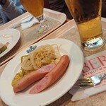 107506962 - ソーセージ&クラウトと生ビール