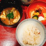 勝太呂 - 鯛めし　鯛のアラが入ったお味噌汁　香の物